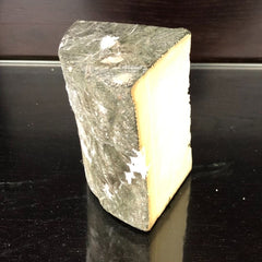 Delicious Cornish Yarg (wrapped in Nettle) 250g - chef2chef.online